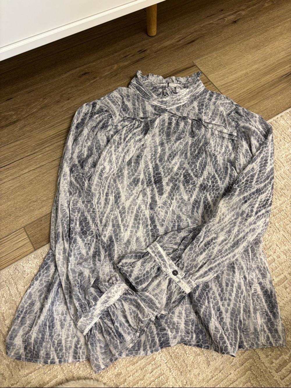 Light Gray Patterned Long Sleeve Blouse